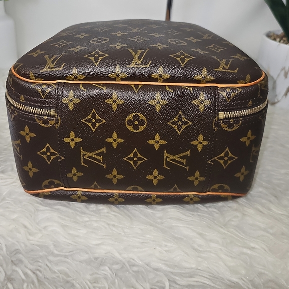 🔥😍 Beautiful Condition😍🔥 Authentic Louis Vuitton Monogram Excursion Bag - Picture 4 of 15